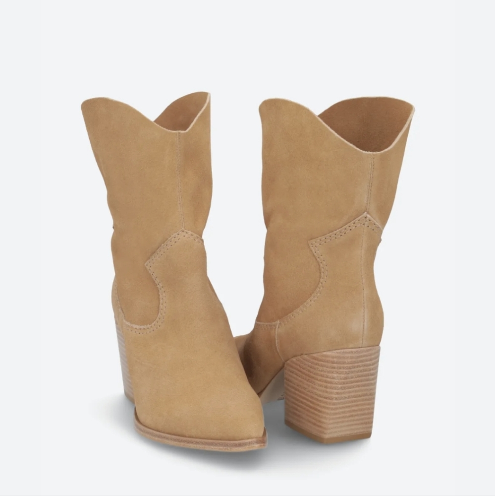Schutz Tessi Boot size 7.5B